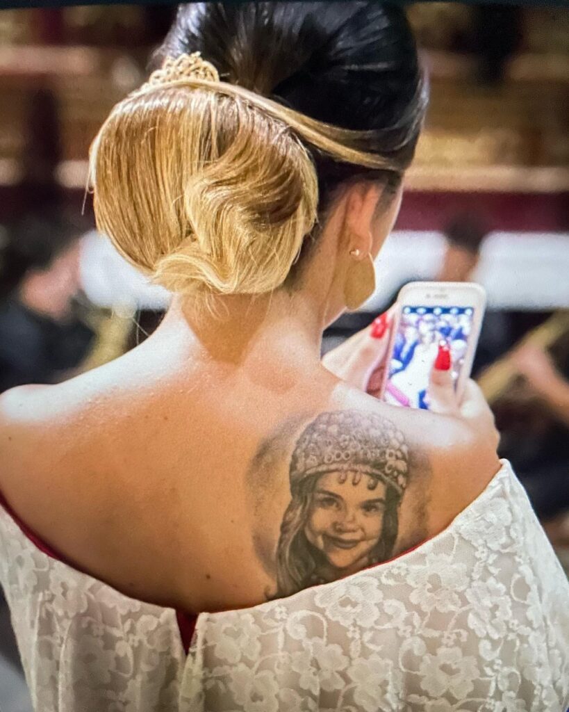 Recogido de novia con detalle dorado realizado en Neyfa Estilistas